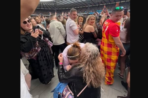 Couple get engaged at Taylor Swift show