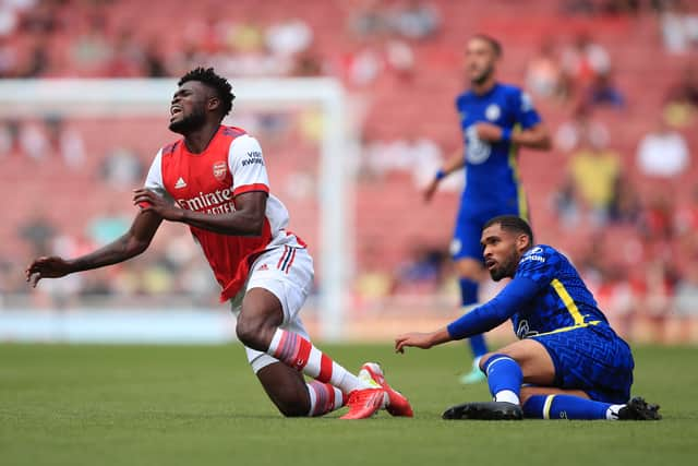 Thomas Partey of Arsenal tangles with Ruben Loftus-Cheek of Chelsea (Photo by Marc Atkins/Getty Images)