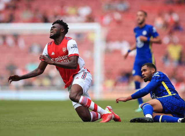 Thomas Partey of Arsenal tangles with Ruben Loftus-Cheek of Chelsea (Photo by Marc Atkins/Getty Images)