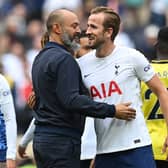 Tottenham Hotspur's English striker Harry Kane and Tottenham Hotspur's Portuguese head coach Nuno Espirito Santo (Photo by GLYN KIRK/AFP via Getty Images)