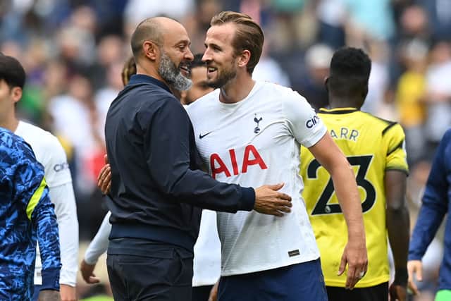 Tottenham Hotspur's English striker Harry Kane and Tottenham Hotspur's Portuguese head coach Nuno Espirito Santo (Photo by GLYN KIRK/AFP via Getty Images)