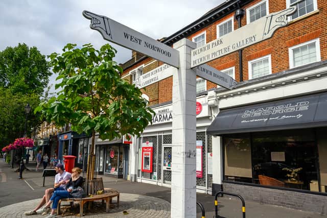 The village-style signs in Dulwich. Credit: Jono Photography / Shutterstock.com