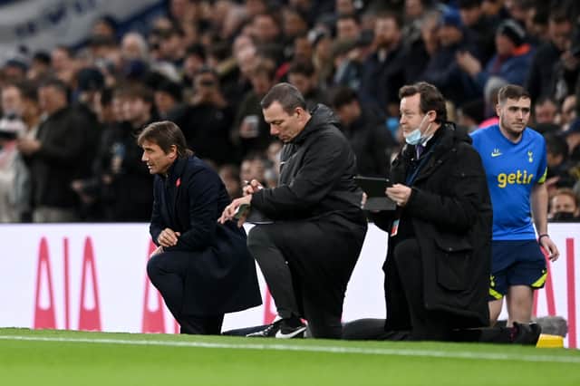 Antonio Conte, Manager of Tottenham Hotspur takes a knee in support of the Black Lives Matter (Photo by Shaun Botterill/Getty Images)