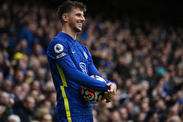 Mason Mount of Chelsea waits to take a corner kick during the Premier League match  (Photo by Shaun Botterill/Getty Images)
