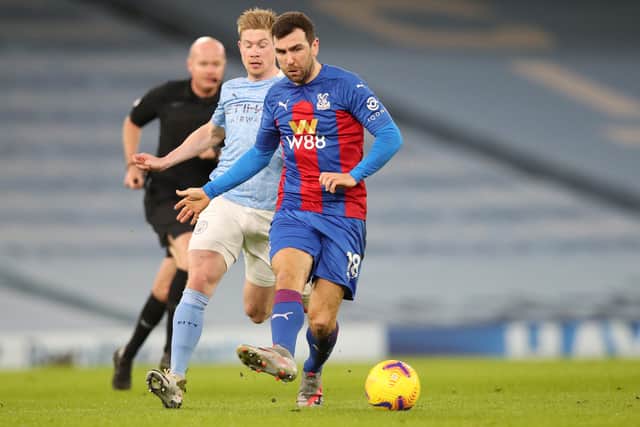 James McArthur of Crystal Palace looks to break past Kevin De Bruyne of Manchester City (Photo by Clive Brunskill/Getty Images)