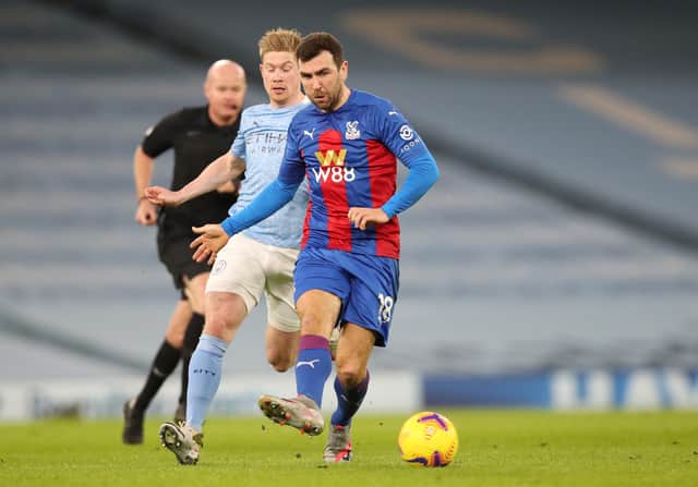 James McArthur of Crystal Palace looks to break past Kevin De Bruyne of Manchester City (Photo by Clive Brunskill/Getty Images)