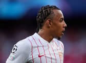 Chelsea are in talks with Jules Kounde’s representatives. 