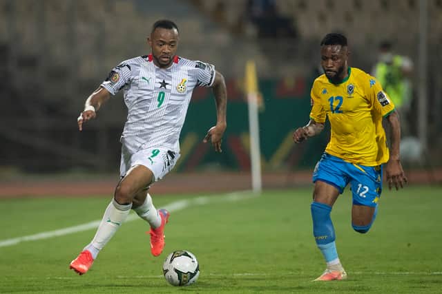 GUÃLOR KANGA of Gabon and JORDAN AYEW of Ghana during the Group C (Photo by Visionhaus/Getty Images)