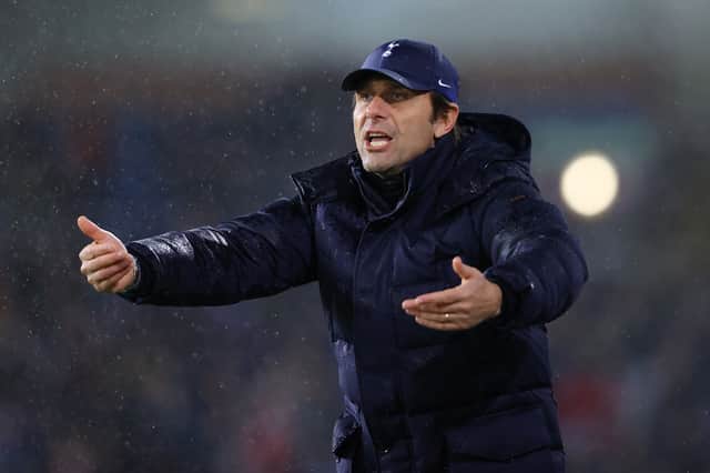 Antonio Conte, Manager of Tottenham Hotspur gives their team instructions (Photo by Alex Livesey/Getty Images)