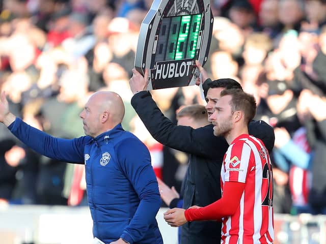 Danish midfielder Christian Eriksen (R) prepares to come on as substitute during the English Premier League (Photo by GEOFF CADDICK/AFP via Getty Images)