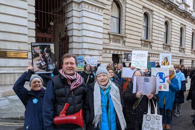 Richard Ratcliffe with Barbara Ratcliffe at a protest for Nazanin’s release in December. Credit: Lynn Rusk