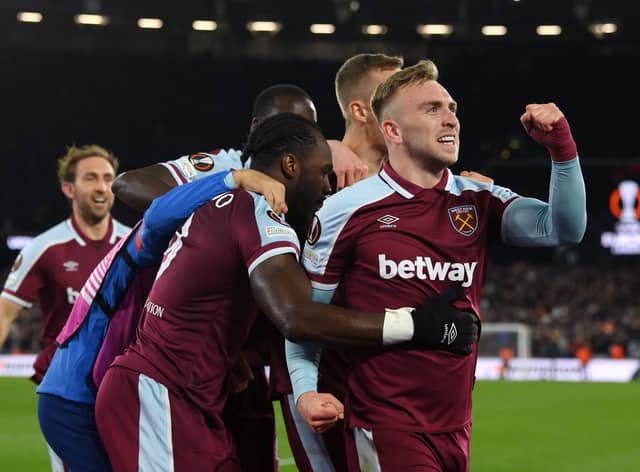  Jarrod Bowen of West Ham United celebrates with team mates after scoring (Photo by Mike Hewitt/Getty Images)