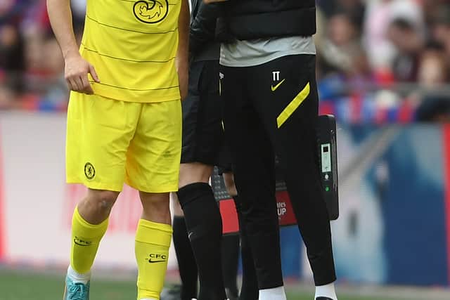 Thomas Tuchel embraces Mateo Kovacic of Chelsea after they are substituted due to an injury (Photo by Mike Hewitt/Getty Images)