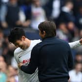 Tottenham Hotspur's South Korean striker Son Heung-Min (L) is congratulated by Tottenham Hotspur's Italian head coach Antonio Conte(Photo by GLYN KIRK/AFP via Getty Images)