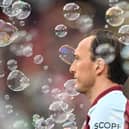 Mark Noble reacts during the English Premier League football match between West Ham United and Arsenal (Photo by BEN STANSALL/AFP via Getty Images)