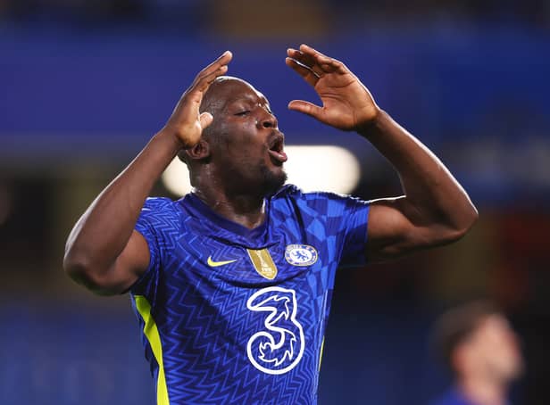 <p>Romelu Lukaku of Chelsea reacts after missing a chance during the Premier League match (Photo by Clive Rose/Getty Images)</p>