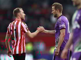 Harry Kane of Tottenham Hotspur embraces Christian Eriksen of Brentford after the Premier League (Photo by Ryan Pierse/Getty Images)