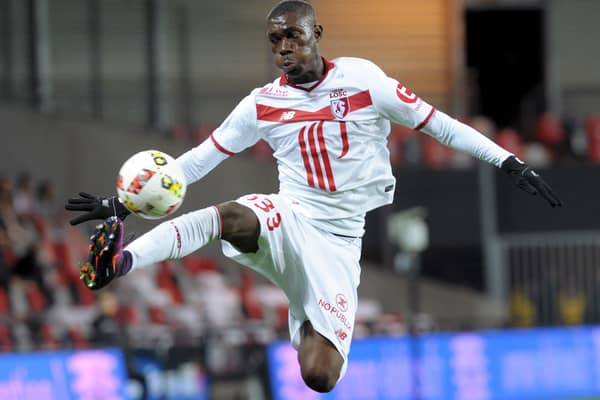  Yves Bissouma controls the ball during the French L1 football match between EA Guingamp and Lille (Photo credit should read FRED TANNEAU/AFP via Getty Images)