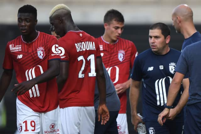 Argentinian head coach Marcelo Bielsa (2R) talks to Lille's Ivorian forward Nicolas Pepe (L) and Lille's Malian midfielder Yves Bissouma  (Photo credit should read JEAN-FRANCOIS MONIER/AFP via Getty Images)