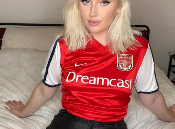 <p>Arsenal fan Elsa Thora quit waitressing and now makes twice her annual salary a month on OnlyFans. Credit: Elsa Thora / SWNS</p>