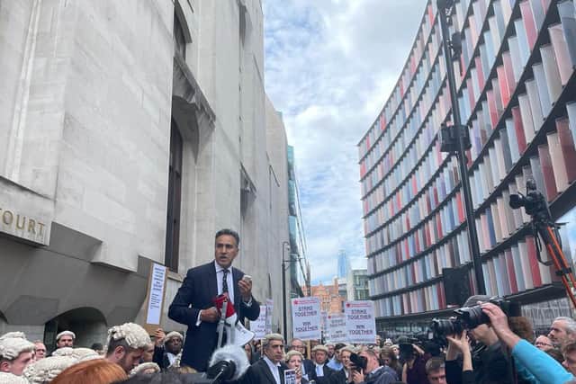 Criminal barrister protest outside Old Bailey. Credit: Socialist Lawyer