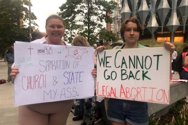 Chloe Richardson, right, and a friend, at the US Embassy in London after Roe vs. Wade. Photo: LondonWorld