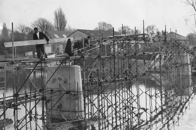 The Eel Pie Island bridge being built. Credit: Fox Photos/Getty Images