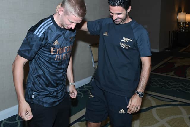  Arsenal manager Mikel Arteta with new signing Oleksandr Zinchenko on July 22, 2022 in Orlando (Photo by Stuart MacFarlane/Arsenal FC via Getty Images)