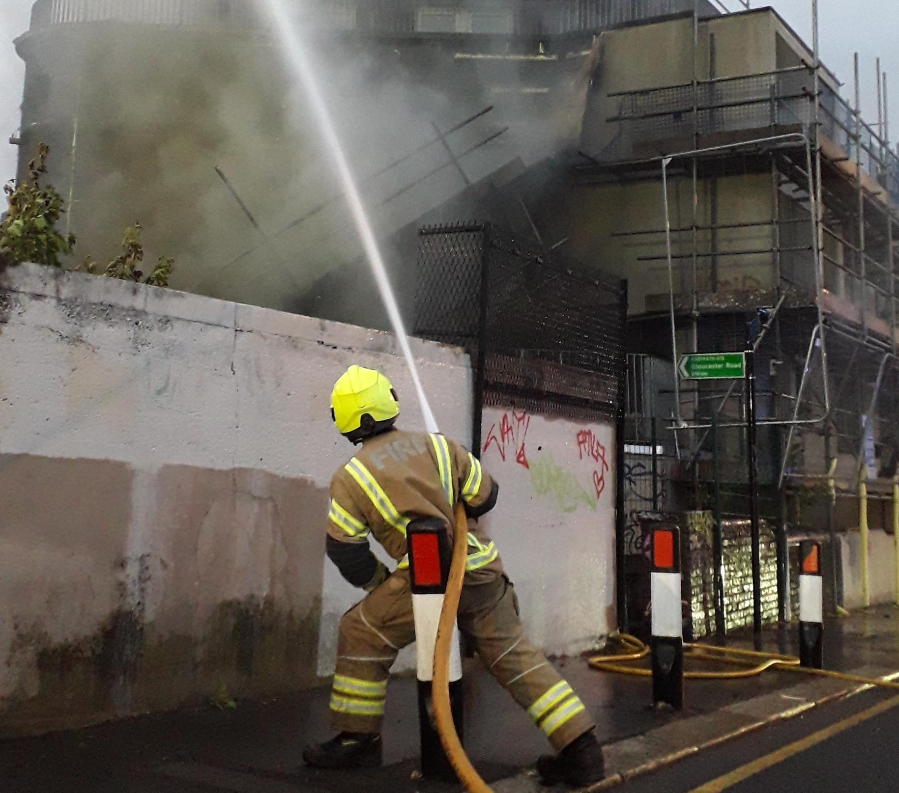 Croydon fire: Dozens of firefighters battle blaze at abandoned building