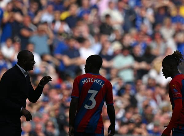 Patrick Vieira gestures to Crystal Palace’s English defender Tyrick Mitchell (C) and Crystal Palace’s Ivorian  (Photo by GLYN KIRK/AFP via Getty Images)