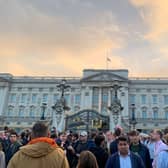 Mourners flock to Buckingham Palace. Photo: LW