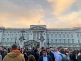 Mourners flock to Buckingham Palace. Photo: LW