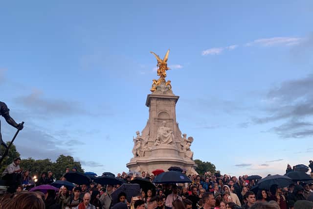 The square outside Buckingham Palace was crowded with mourners. Photo: LW