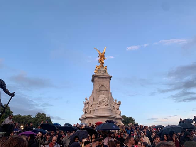 The square outside Buckingham Palace was crowded with mourners. Photo: LW