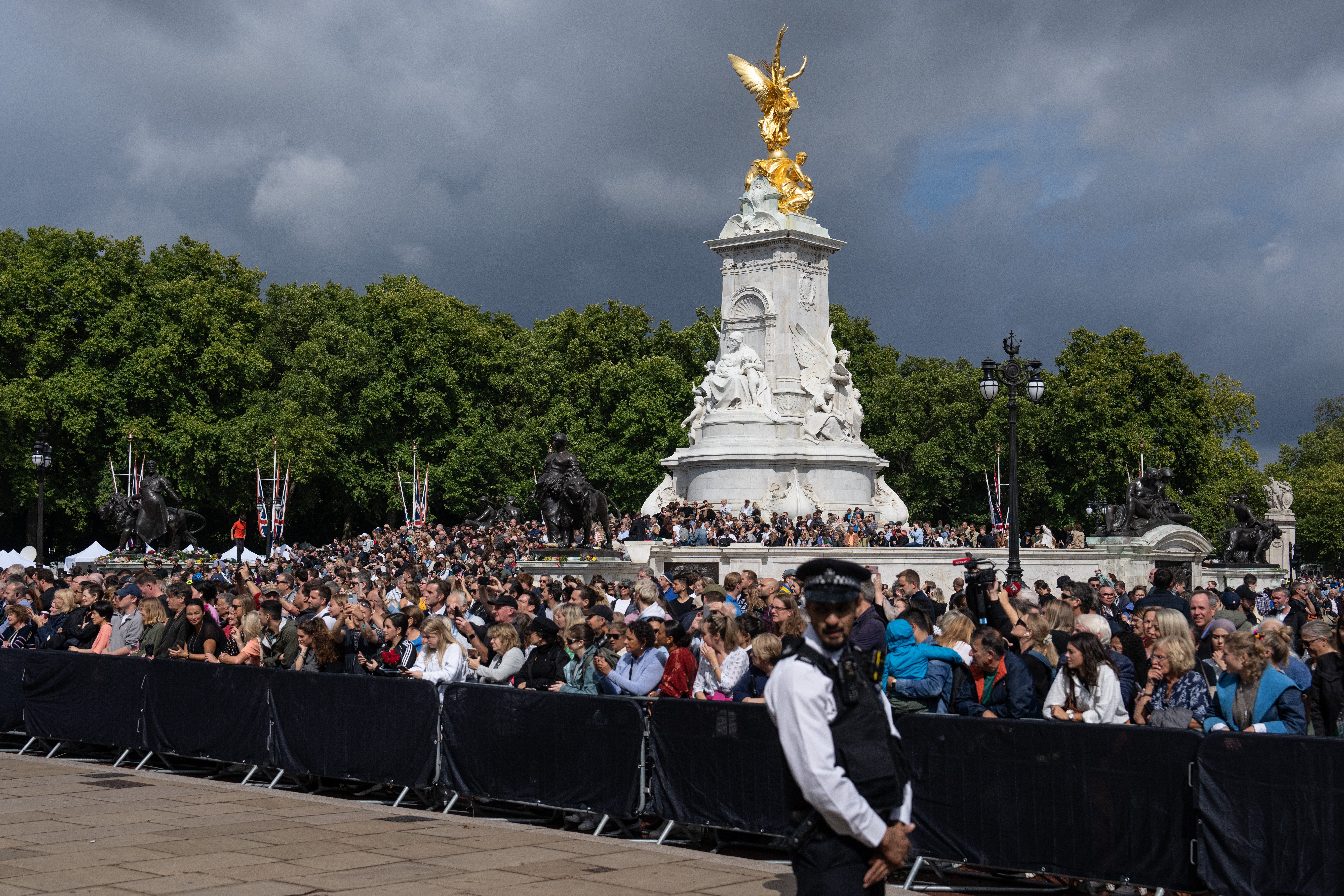 Books of Condolence - London - where are they, how can I sign and what happens with them?