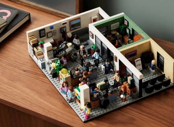 The set comes complete with the full main office and Michael Scott’s (Steve Carell) office detachable, and apart from a wall swap it stays very close to the original fan design.