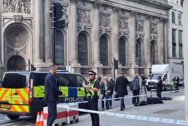 Paramedics and police officers rushed to Bishopsgate near Liverpool Street Station. Photo: LondonWorld