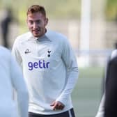 Tottenham Hotspur's Swedish midfielder Dejan Kulusevski (C) takes part in a team training session at Tottenham Hotspur Football Club  (Photo by ADRIAN DENNIS/AFP via Getty Images)