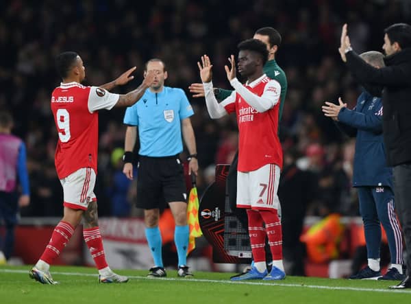  Gabriel Jesus of Arsenal interacts with Bukayo Saka of Arsenal after being substituted during the UEFA Europa League group A (Photo by Justin Setterfield/Getty Images)