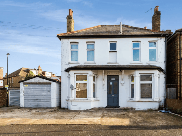 This Croydon studio property available for under £200,000; an ideal buy for first time buyers in South London