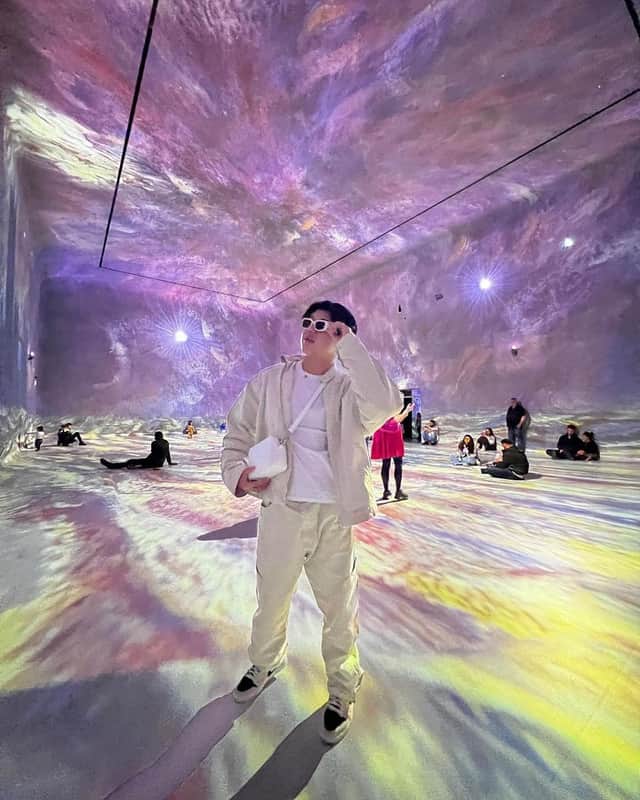 Frameless is a brand new culturally rich, immersive, multi-dimensional art experience.