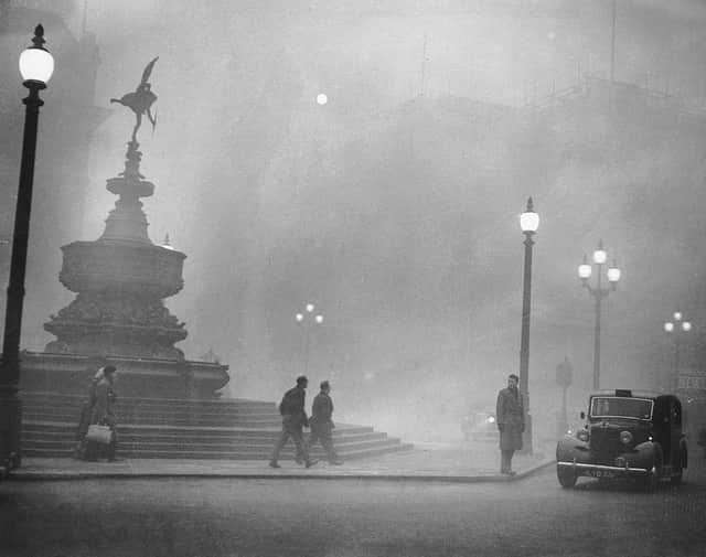Heavy smog in Piccadilly Circus on December 6 1952. Credit: Getty Images