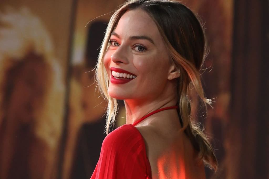Margot Robbie still has her Oyster card from when she lived in Clapham