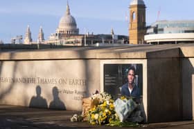Memorial plaque for Thames hero Folajimi Olubunmi-Adewole. Credit: Living Bankside