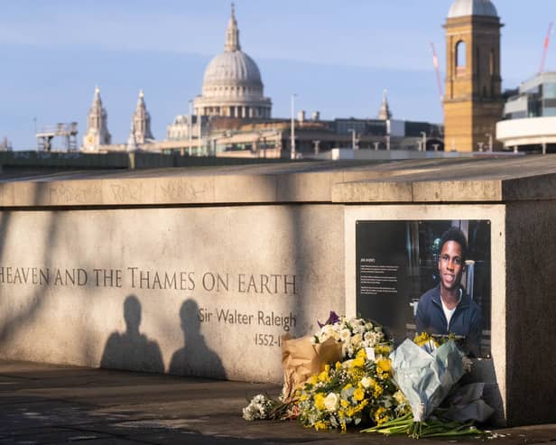 Memorial plaque for Thames hero Folajimi Olubunmi-Adewole. Credit: Living Bankside