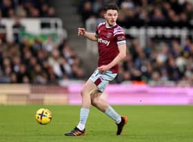  Declan Rice of West Ham United on the ball during the Premier League match (Photo by George Wood/Getty Images)