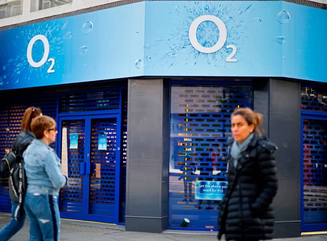 O2 has issued a warning as fraudsters are getting phone contract customers to steal personal details 