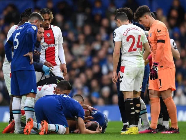  Cesar Azpilicueta of Chelsea lies injured during the Premier League match between Chelsea FC and Southampton FC (Photo by Justin Setterfield/Getty Images)
