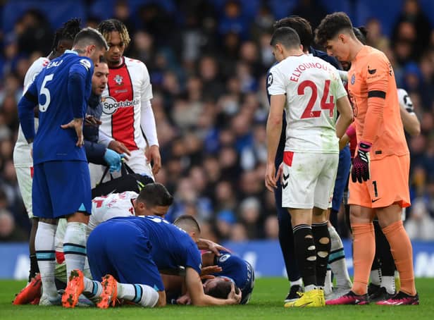  Cesar Azpilicueta of Chelsea lies injured during the Premier League match between Chelsea FC and Southampton FC (Photo by Justin Setterfield/Getty Images)