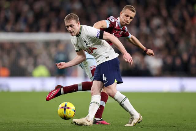Oliver Skipp passes the ball. (Photo by Ryan Pierse/Getty Images)